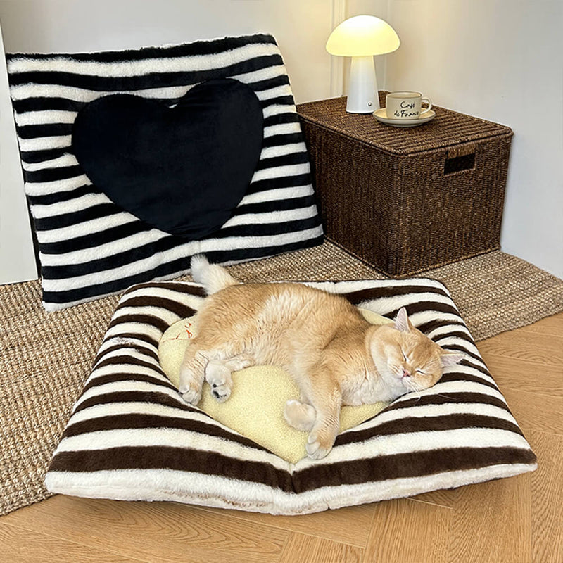 Striped Heart-Shaped Cozy Comfort Dog & Cat Mat