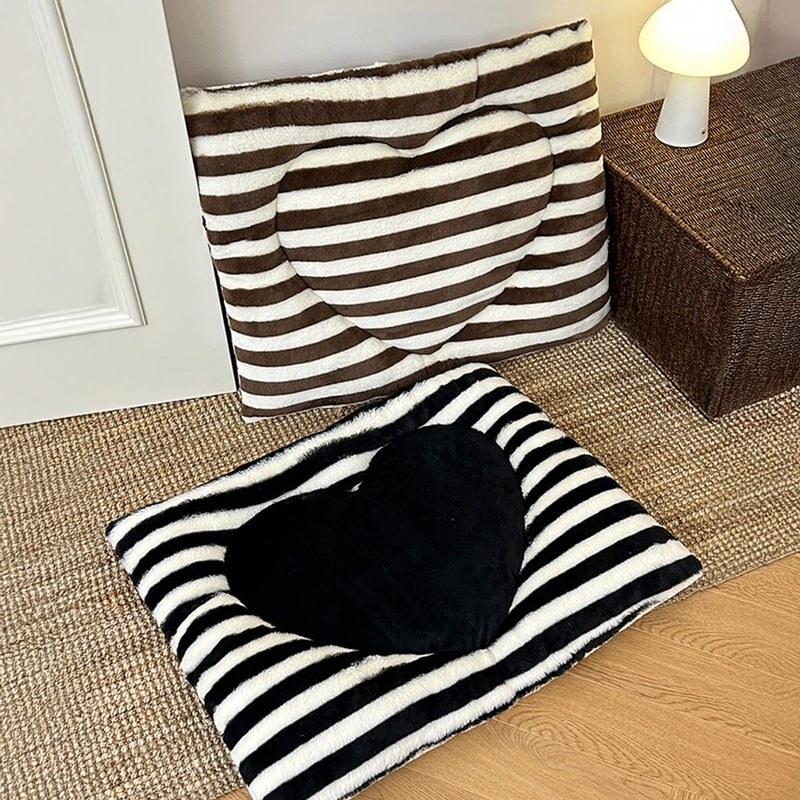 Striped Heart-Shaped Cozy Comfort Dog & Cat Mat